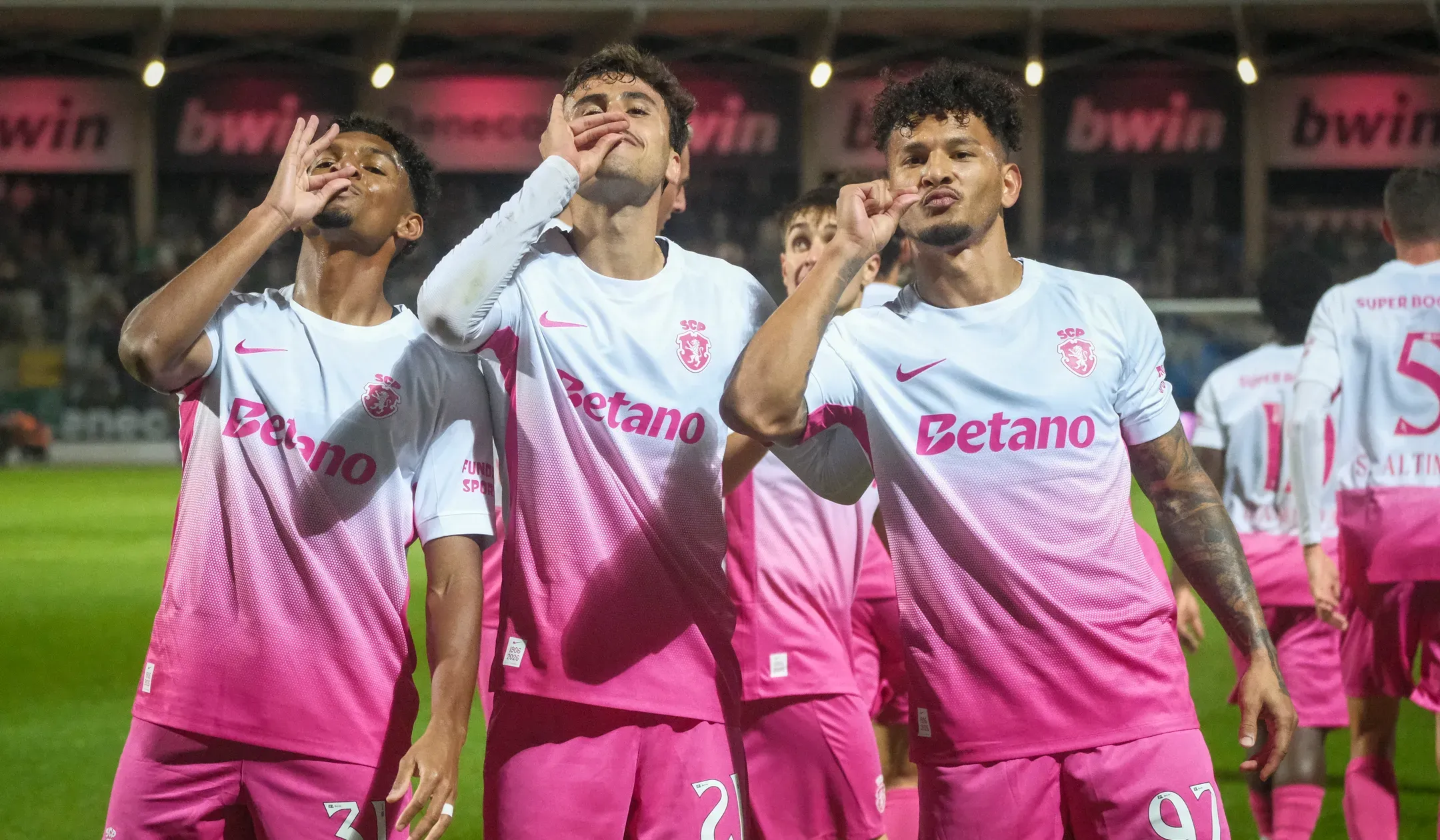Leão vence e dá vida a Rui Borges